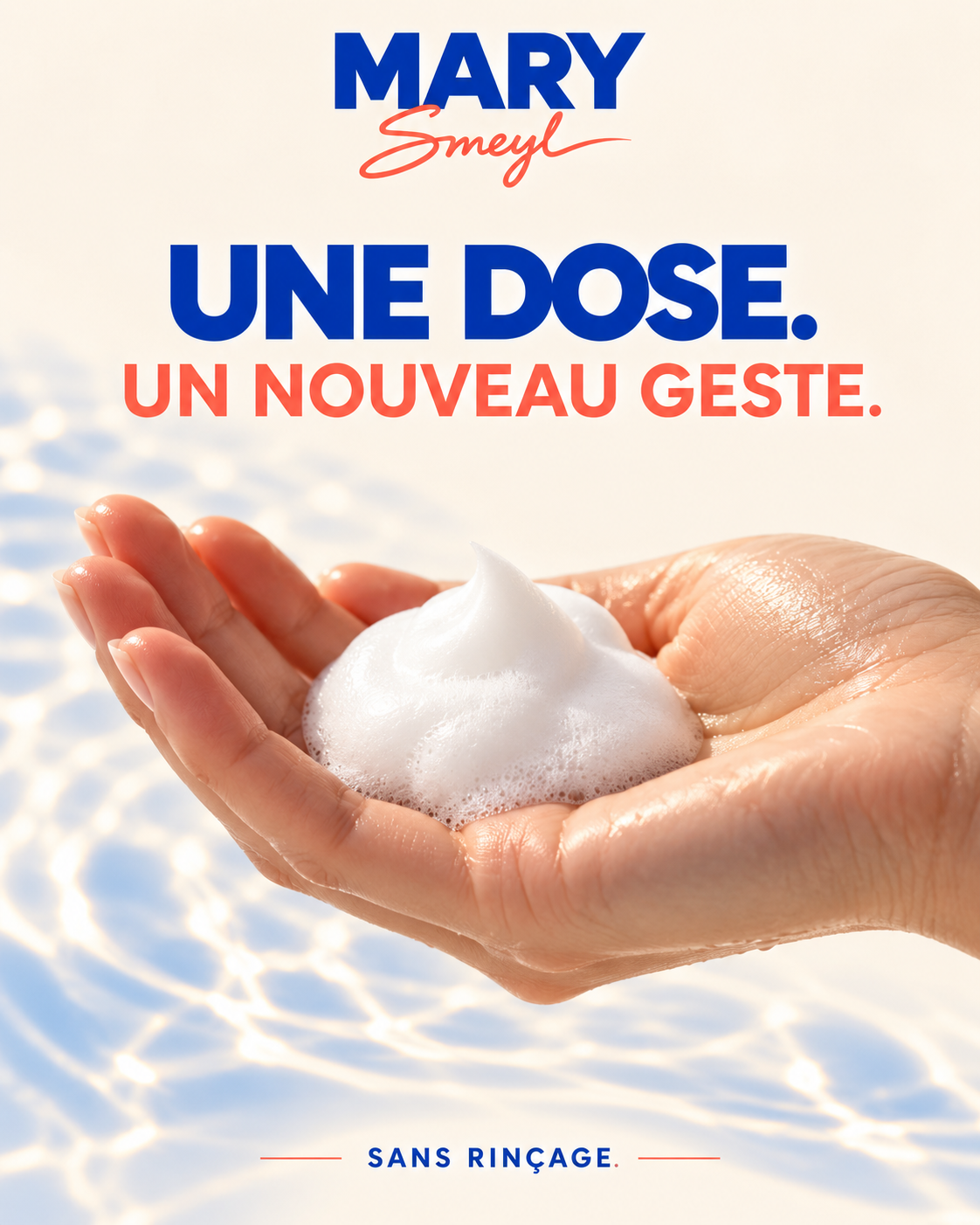 Une dose de mousse MARY sans rinçage dans la paume d’une main