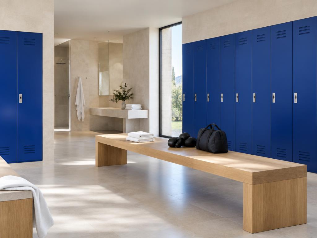Vestiaire de club sportif aux casiers cobalt
